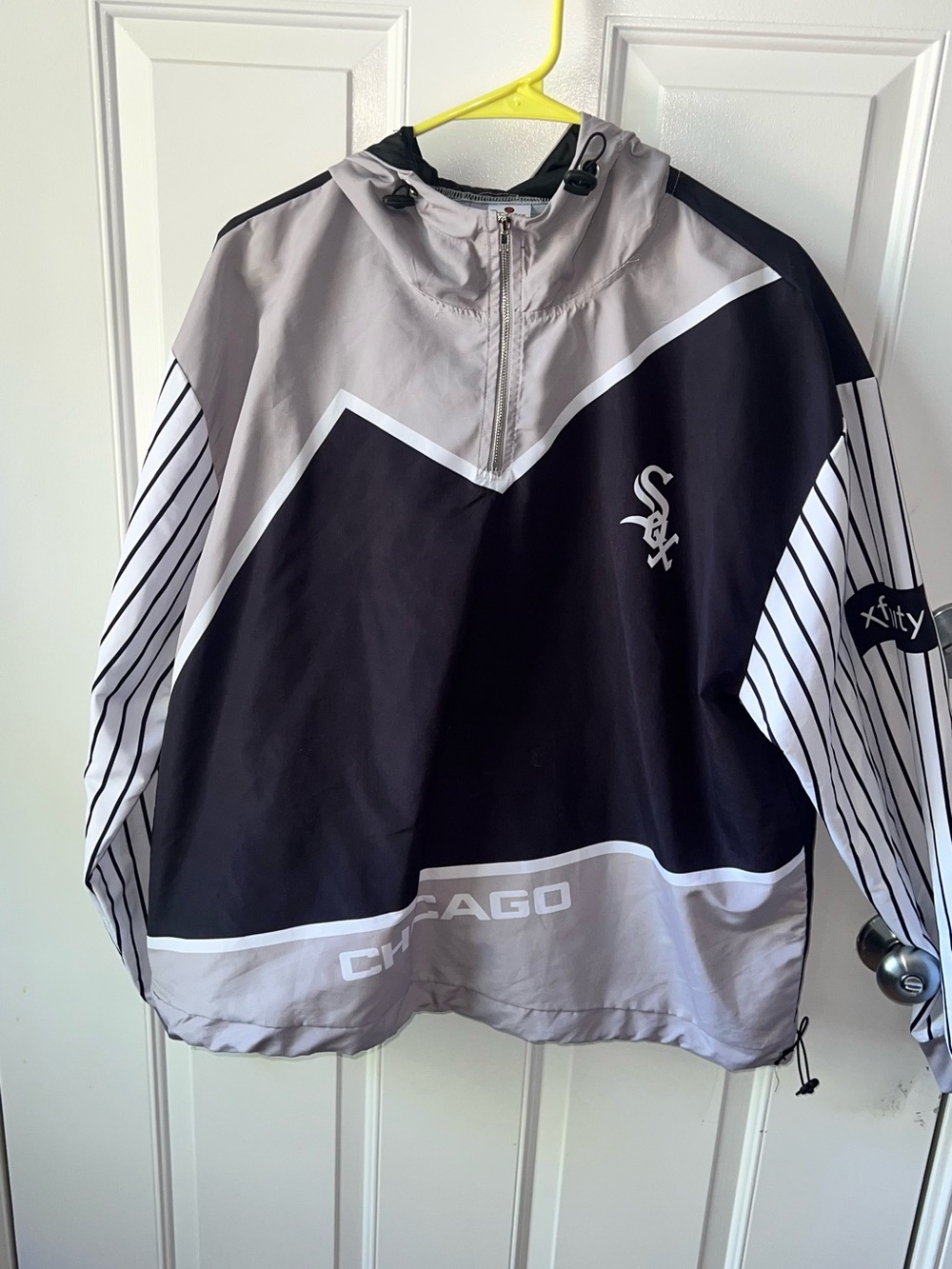 Chicago White Sox Half-Zip Pullover Jacket in Black & Gray